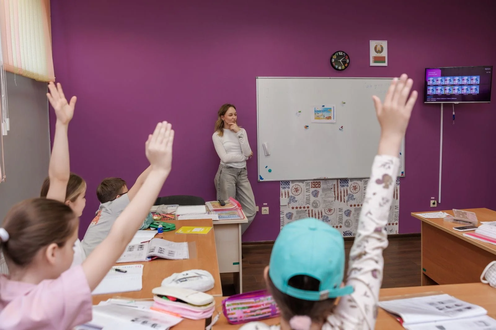 Студенты и преподаватели EnRiver с сертификатами об окончании курса